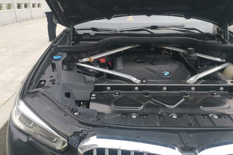 Used BMW X5 2020 xDrive30i M Sport Package Engine Bay Right