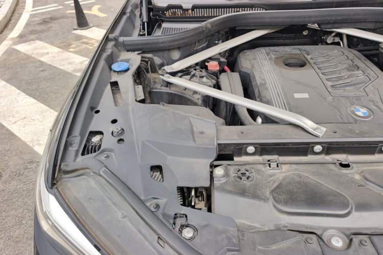 Used BMW X5 2020 xDrive40i 3.0T Standard Edition 19-inch wheels Middle East Engine Bay Right