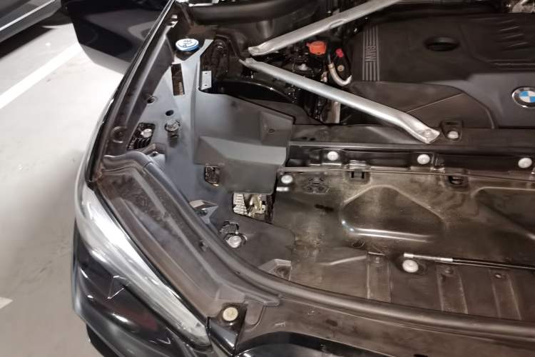 Used BMW X5 2020 xDrive30i X Design Package Engine Bay Right