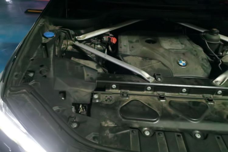 Used BMW X5 2020 xDrive30i M Sport Package Engine Bay Right