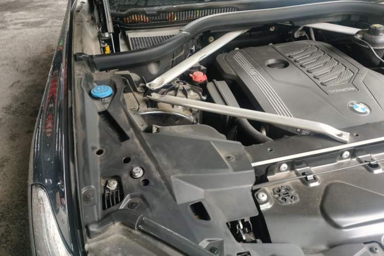 Used BMW X5 2020 xDrive40i M Sport Package Engine Bay Right