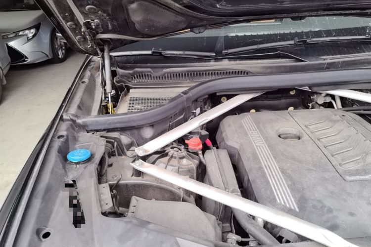 Used BMW X5 2020 xDrive40i M Sport Package Engine Bay Right