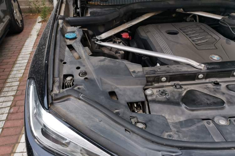 Used BMW X5 2020 xDrive40i M Sport Package Engine Bay Right