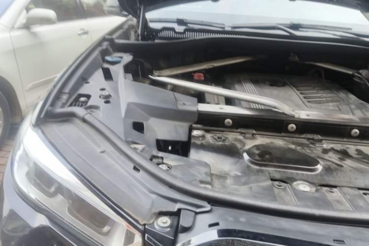 Used BMW X5 2020 xDrive40i M Sport Package Engine Bay Right