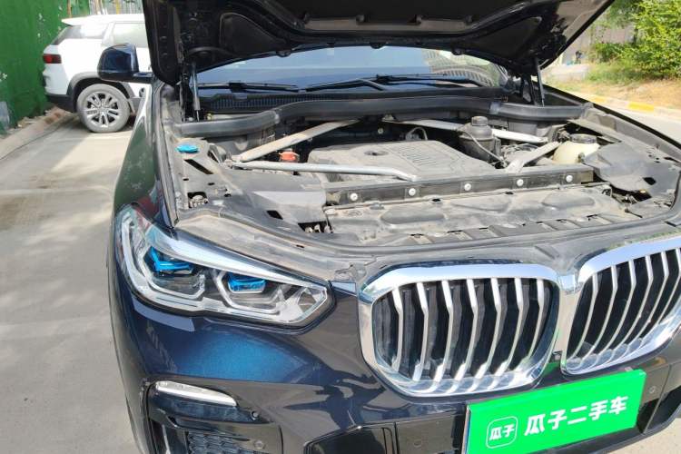 Used BMW X5 2020 xDrive40i Luxury Model with M Sport Package Engine Bay Right