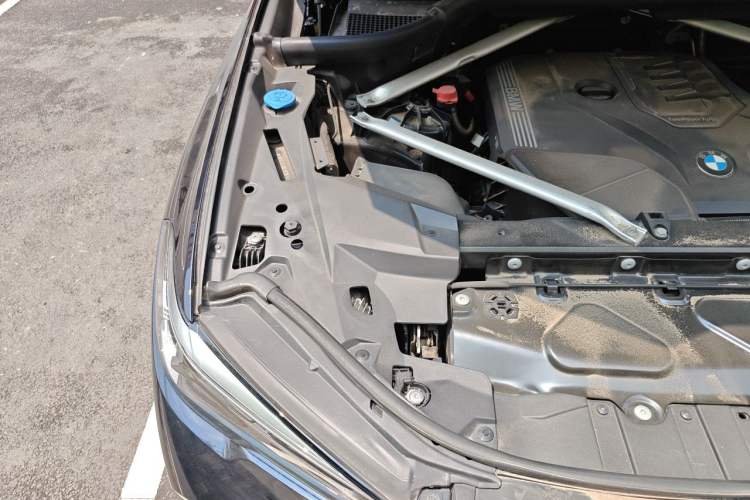 Used BMW X5 2020 xDrive30i M Sport Package Engine Bay Right