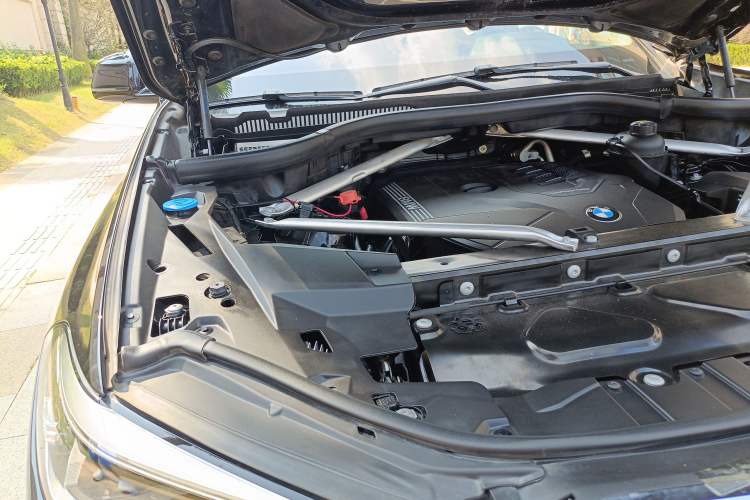 Used BMW X5 2020 xDrive30i M Sport Package Engine Bay Right