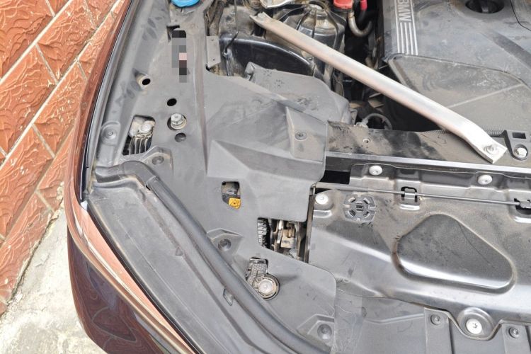 Used BMW X5 2020 xDrive30i M Sport Package Engine Bay Right