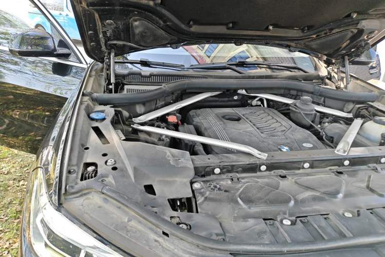 Used BMW X5 2020 xDrive40i M Sport Package Engine Bay Right