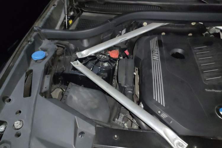 Used BMW X5 2020 xDrive40i M Sport Package Engine Bay Right