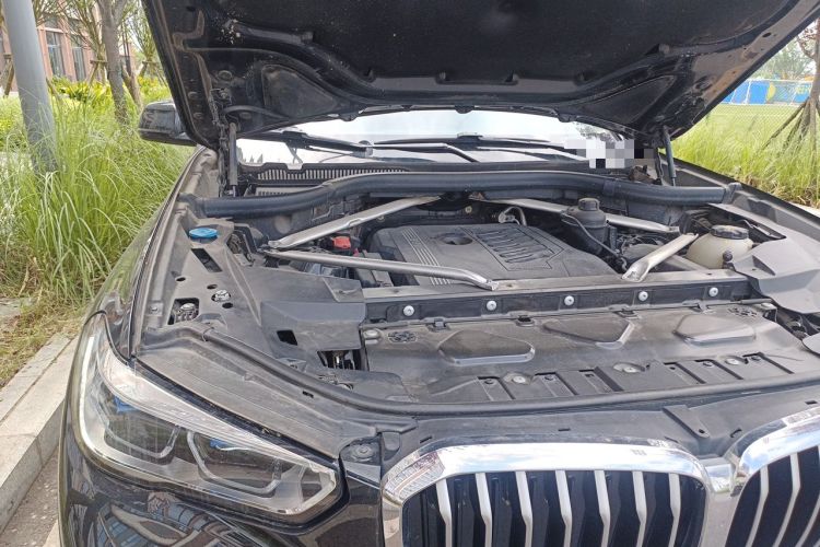Used BMW X5 2020 xDrive40i Luxury Model with M Sport Package Engine Bay Right