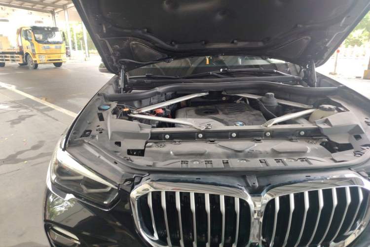 Used BMW X5 2020 xDrive30i M Sport Package Engine Bay Right