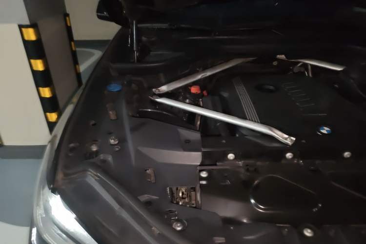 Used BMW X5 2020 xDrive40i M Sport Package Engine Bay Right