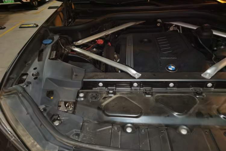 Used BMW X5 2020 xDrive40i M Sport Package Engine Bay Right