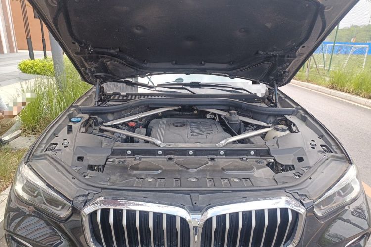 Used BMW X5 2020 xDrive40i Luxury Model with M Sport Package Engine Bay