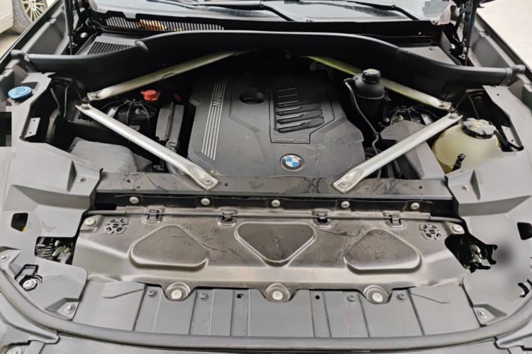 Used BMW X5  Engine Bay