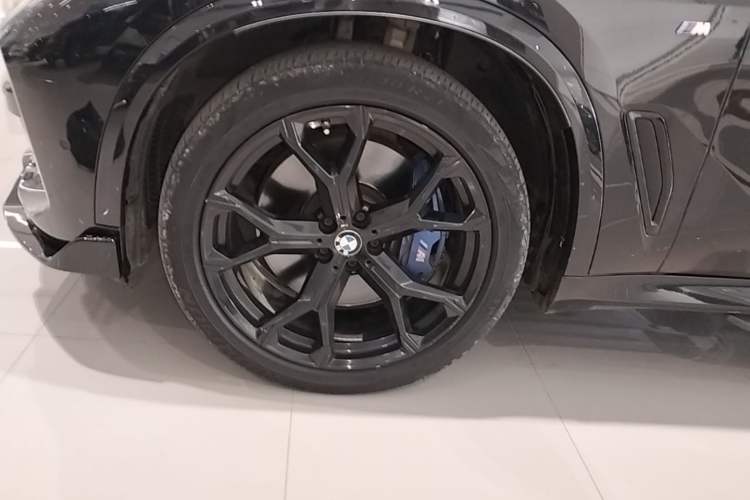 Used BMW X5 2020 xDrive40i Luxury Model with M Sport Package Exterior 4