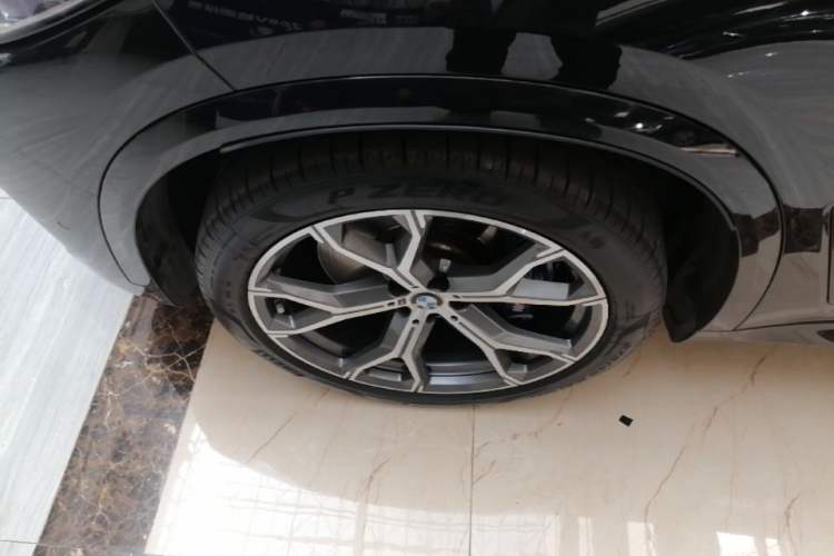 Used BMW X5 2020 xDrive40i Luxury Model with M Sport Package Exterior 4