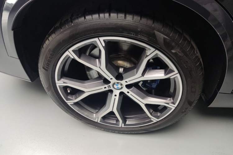 Used BMW X5 2020 xDrive40i Luxury Model with M Sport Package Exterior 5