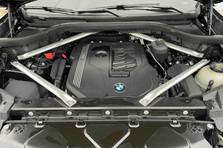 Used BMW X5 2020 xDrive40i Luxury Model with M Sport Package Exterior 6