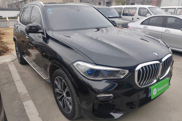 Used BMW X5 2020 xDrive40i M Sport Package Front Right 45 Deg