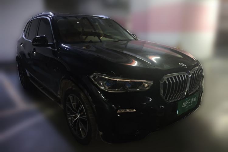 Used BMW X5 2020 xDrive40i M Sport Package Front Right 45 Deg