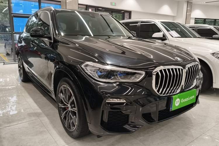 Used BMW X5 2020 xDrive40i M Sport Package Front Right 45 Deg
