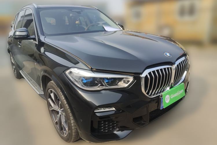 Used BMW X5 2020 xDrive40i Luxury Model with M Sport Package Front Right 45 Deg