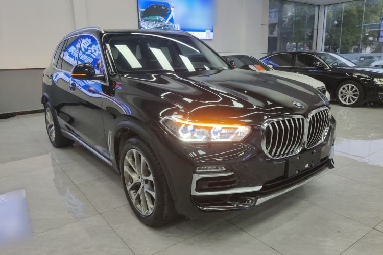 Used BMW X5 2020 xDrive30i X Design Package Front Right 45 Deg