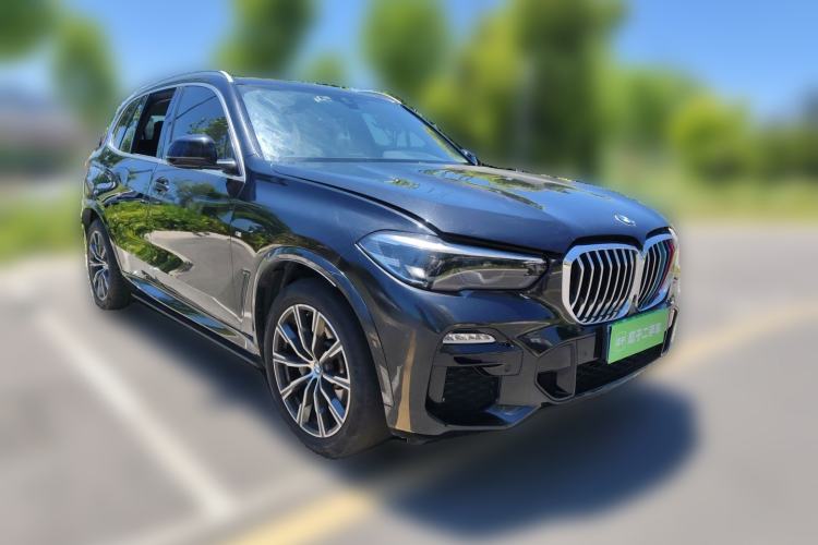 Used BMW X5 2020 xDrive30i M Sport Package Front Right 45 Deg