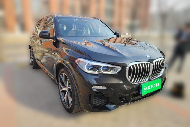 Used BMW X5 2020 xDrive40i Luxury Model with M Sport Package Front Right 45 Deg