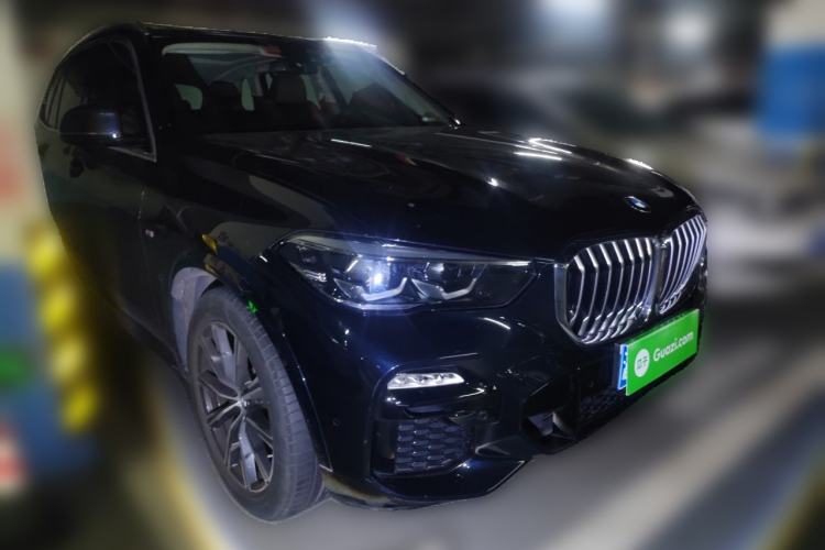 Used BMW X5 2020 xDrive30i M Sport Package Front Right 45 Deg