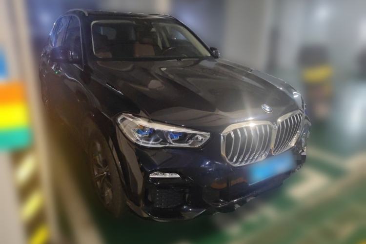 Used BMW X5 2020 xDrive40i M Sport Package Front Right 45 Deg