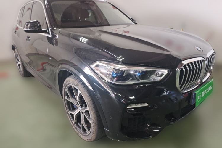 Used BMW X5 2020 xDrive40i Luxury Model with M Sport Package Front Right 45 Deg