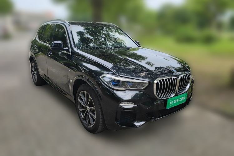 Used BMW X5 2020 xDrive40i M Sport Package Front Right 45 Deg