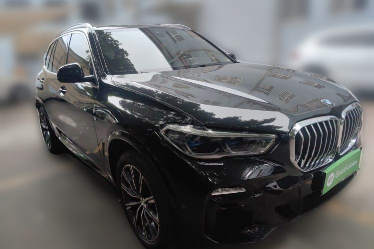 Used BMW X5 2020 xDrive40i M Sport Package Front Right 45 Deg