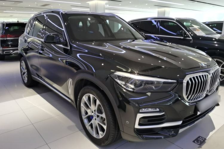 Used BMW X5 2020 xDrive30i X Design Package Front Right 45 Deg