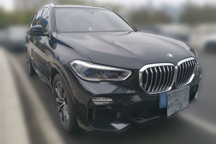 Used BMW X5 2020 xDrive30i M Sport Package Front Right 45 Deg