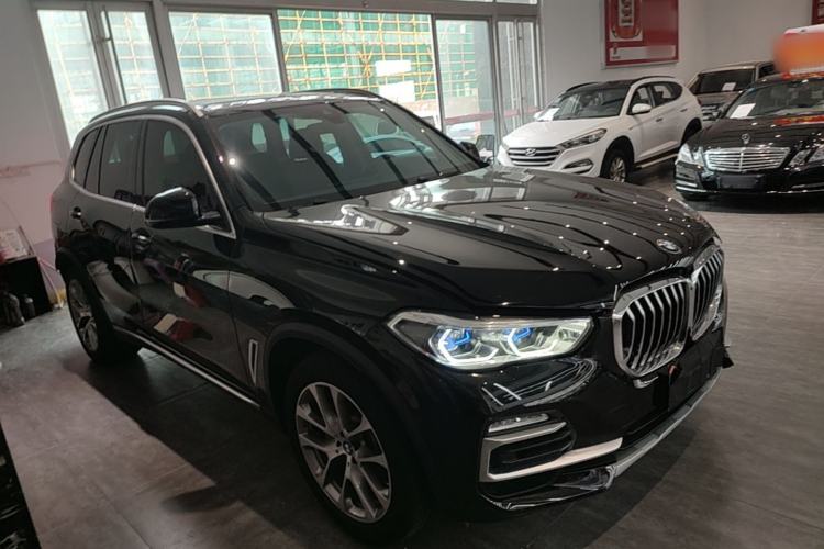 Used BMW X5 2020 xDrive30i X Design Package Front Right 45 Deg