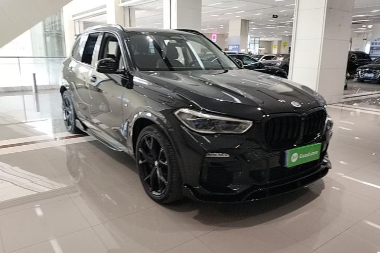 Used BMW X5 2020 xDrive40i Luxury Model with M Sport Package Front Right 45 Deg