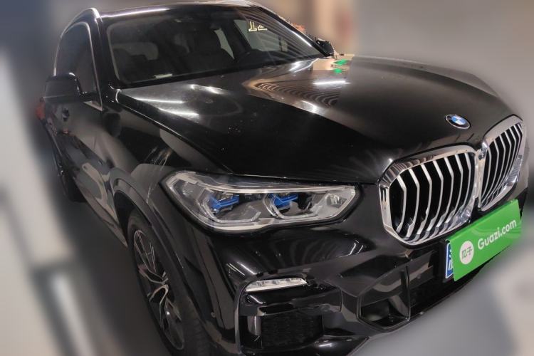 Used BMW X5 2020 xDrive30i M Sport Package Front Right 45 Deg