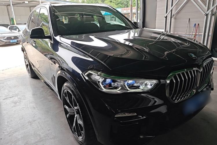 Used BMW X5 2020 xDrive40i Luxury Model with M Sport Package Front Right 45 Deg