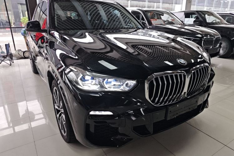 Used BMW X5 2020 xDrive40i M Sport Package Front Right 45 Deg
