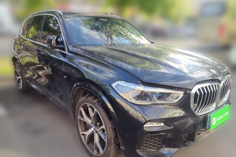 Used BMW X5 2020 xDrive40i Luxury Model with M Sport Package Front Right 45 Deg