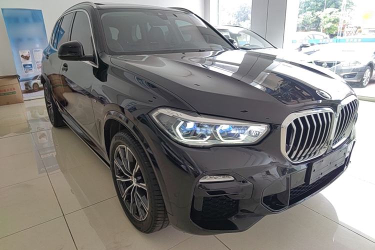 Used BMW X5 2020 xDrive40i M Sport Package Front Right 45 Deg