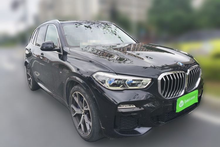 Used BMW X5 2020 xDrive40i Luxury Model with M Sport Package Front Right 45 Deg