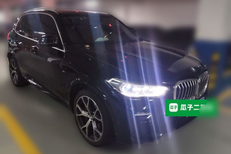Used BMW X5 2020 xDrive40i Luxury Model with M Sport Package Front Right 45 Deg