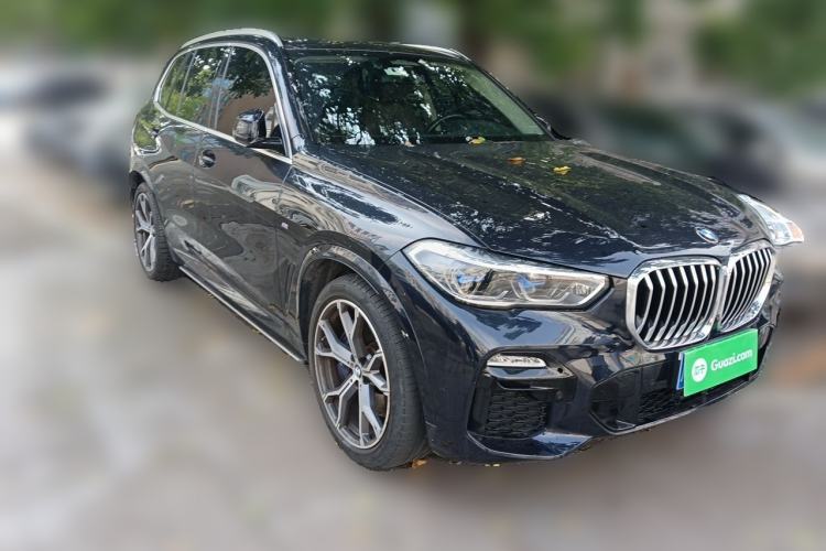 Used BMW X5 2020 xDrive40i Luxury Model with M Sport Package Front Right 45 Deg