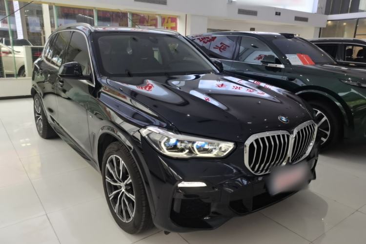 Used BMW X5 2020 xDrive40i M Sport Package Front Right 45 Deg