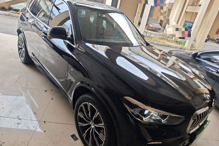 Used BMW X5 2020 xDrive30i M Sport Package Front Right 45 Deg